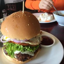 名物のハンバーガー