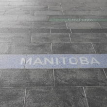 通路にはカナダ各地の地名が埋め込まれています