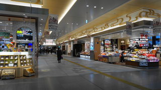 お土産の品揃えも豊富