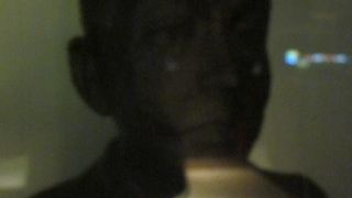 夜間はガラスケースが反射して撮影し辛いです