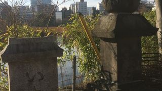 帽子を被ったような塚