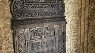 レリーフも重厚