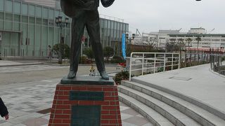 お墨付きのプレスリー像