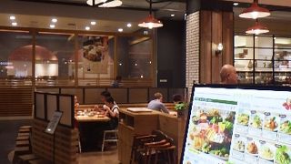 パスタ店でピザ