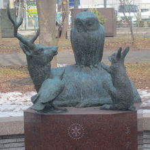 動物達が語り合っているようなデザイン、本当に秀逸です！