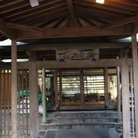 鴻隴館との連絡通路から入った正面口です