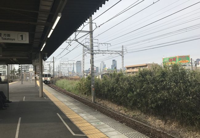 JRと名鉄電車目の前で両方見える駅
