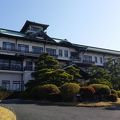 竹島を望む高台にある老舗ホテル