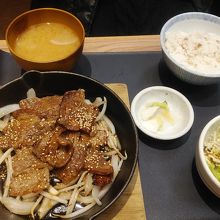 牛カルビ定食です