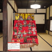 建物内のひな飾り