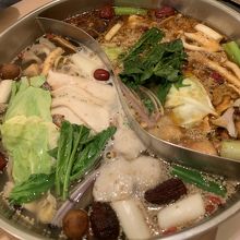 野菜とキノコはぐつぐつ、お肉はサッと。