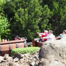 旦那が乗っているところをここで待って見ていました