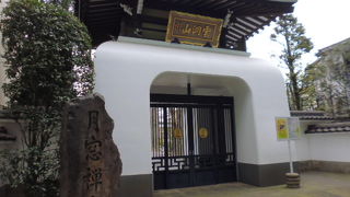 メイン通りの中