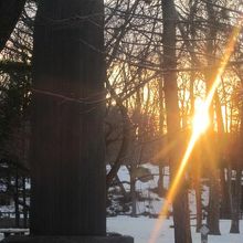 夕暮れ時の碑の様子、なんか凄く神秘的に感じました