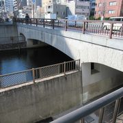 大横川親水公園を横切る京葉道路の橋