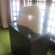 知事公館の作品は作品のサイズに対して明らかに穴が小さいです。