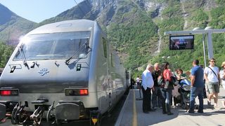 山岳鉄道のフロム鉄道に乗りました。