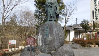 神橋付近にある像