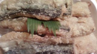 お魚のお惣菜がたくさん並びます。