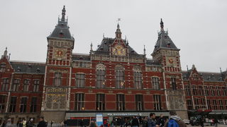 構内にグランドピアノが ♪