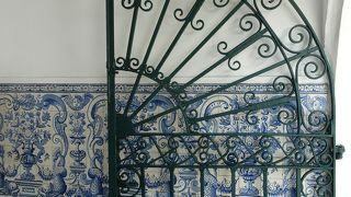 セドナ広場前にあります。