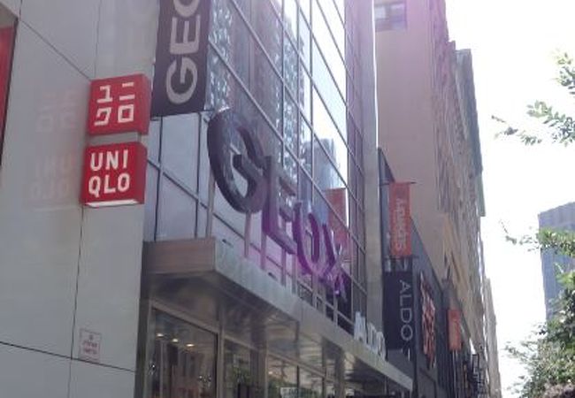 イタリア発のカジュアルシューズブランドの基幹店舗