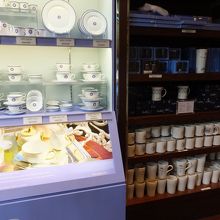 店内、マグカップ。