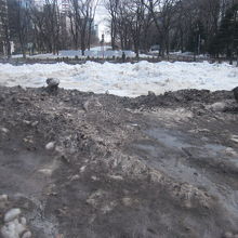 春先は少し距離をとると足場が悪い個所もあって要注意…。