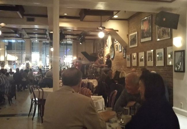 生演奏の聴けるレストラン