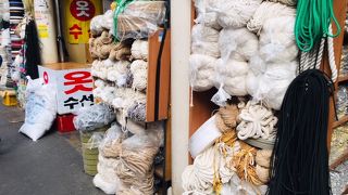 4000店以上の店舗が軒を連ねるという、朝鮮三大市場と呼ばれてきた市場