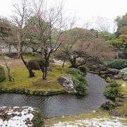 姫路城の西側にある復元された池泉回遊式庭園