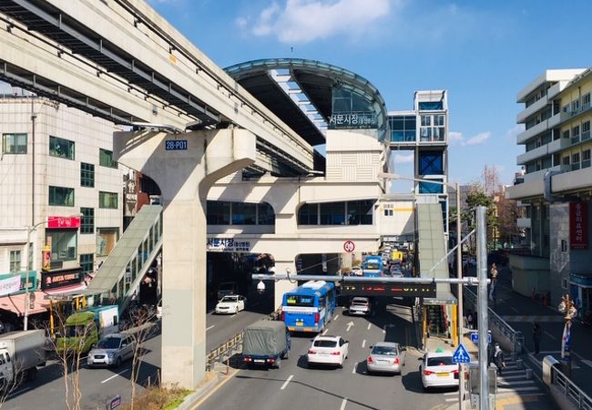 西門市場駅