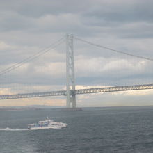 高速船とのコラボ風景なんかも明石海峡大橋らしいアングルですね