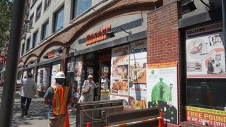 オーガニック系高級スーパーの草分けはデリも評判