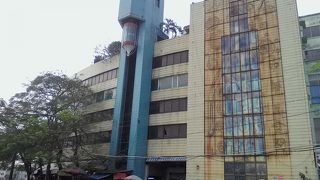 洞窟のような市場