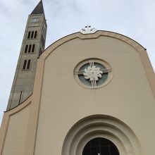 教会は再建されて間もなかったです。