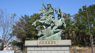 力強い大きな像です