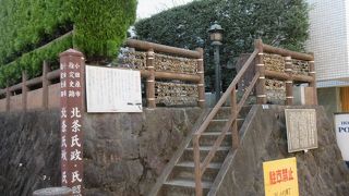 飲食街に眠っています