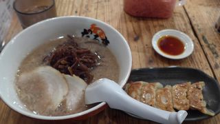 豚骨で有名なだるまラーメンを食しました!!