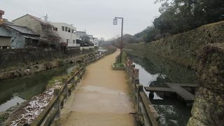 姫路城西部中濠と船場川の間に南北にのびた土の小径
