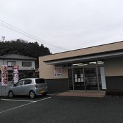 敷地内にある精肉店でコロッケを