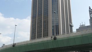 見れば見るほど魅力的なビル