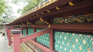 社殿を取り囲む