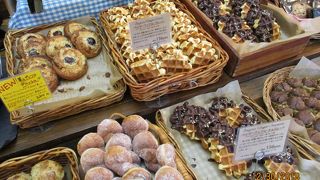朝食にピッタリ!のさまざまなパンが並ぶ美味しいパン屋さん(中央店は鹿児島中央駅の近く)