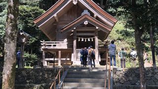 本殿の裏手にあります