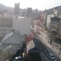 窓からからくり時計前の様子がよく見えました。