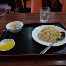 まずはチャーハン（ハーフサイズ）