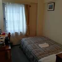 泊まって寝るだけであれば特に困らないくらいの広さです。