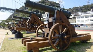 関門海峡を望む位置に