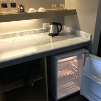 セーフボックス、冷蔵庫、湯沸かしポット